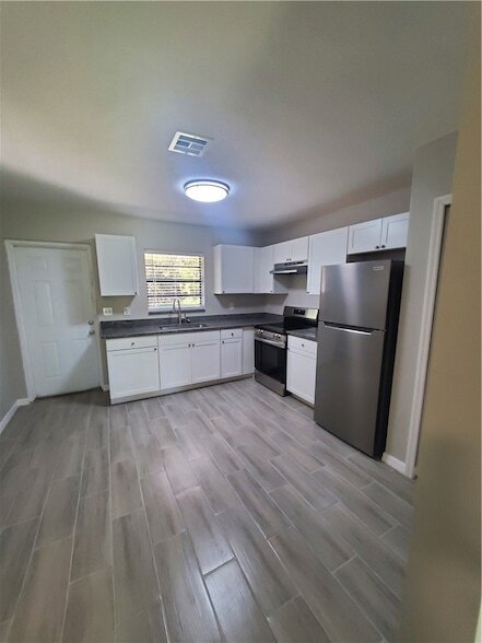 Building Photo - 3300 S 7th St