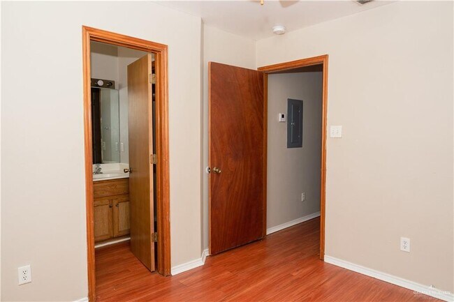 Building Photo - 4308 King Dr