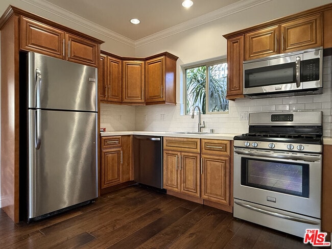 Building Photo - 735 S Citrus Ave