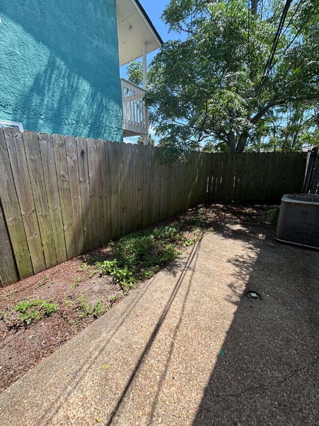 Building Photo - "Charming 2-Bedroom Retreat in Panama City...