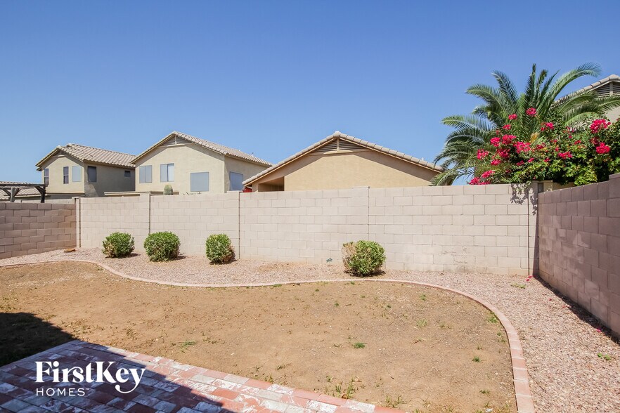 Building Photo - 8764 W Laurel Ln