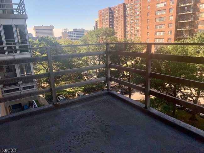 Building Photo - 201 St Pauls Ave