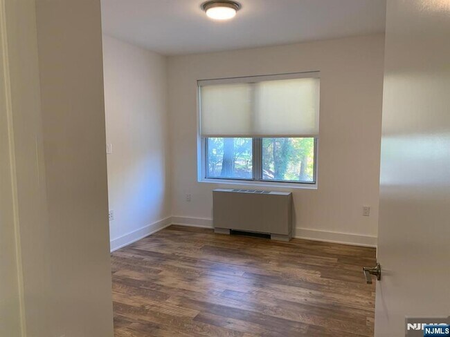 Building Photo - 301 Beech St