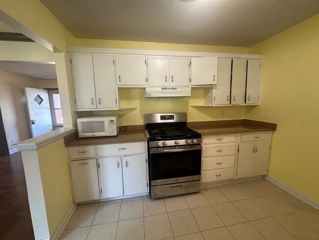 Building Photo - 2524 Eagle Dr