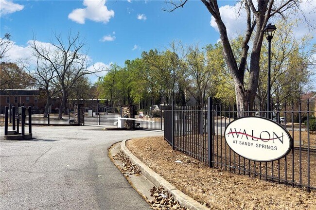 Building Photo - 215 Winding River Dr