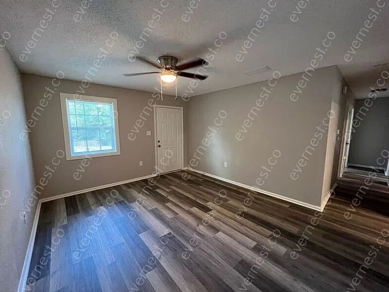 Building Photo - 5500 Parker St
