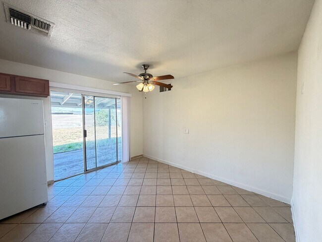 Building Photo - 3 Bedroom Gem with large bonus room and RV gate! No HOA