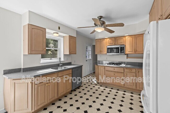 Building Photo - 3548 N Valley St