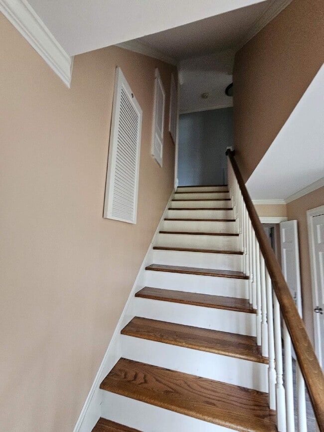 Building Photo - 217 Windsor Rd