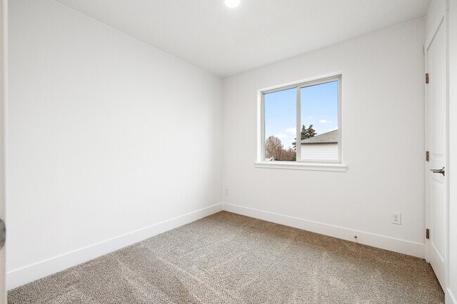 Building Photo - 1009 S Underwood Pl