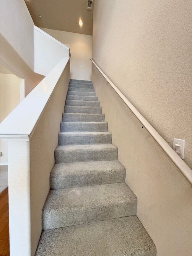 Building Photo - 3 BEDROOM 2 BATH HOME IN TEMPLETON!! MOVE IN READY