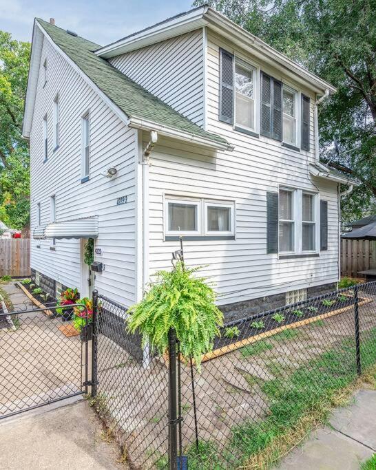 Building Photo - 4223 Bridge Ave