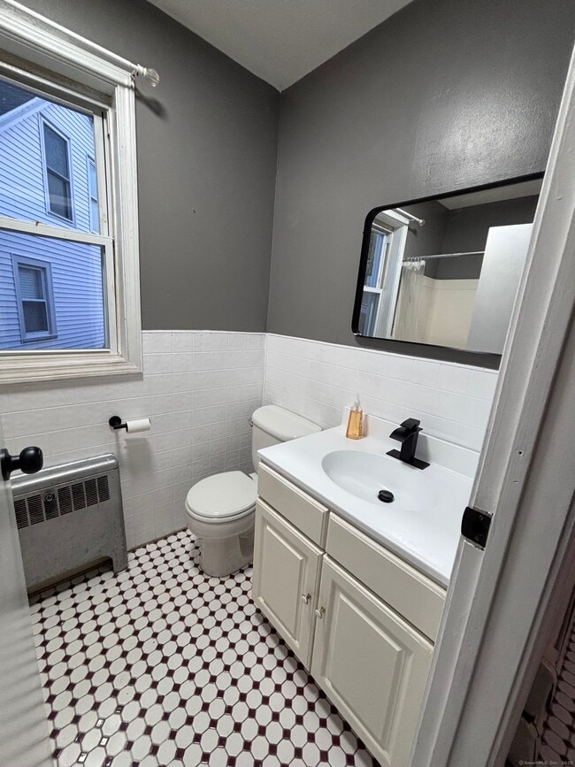 Building Photo - 33 Aetna St