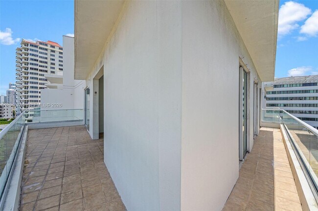 Building Photo - 6362 Collins Ave