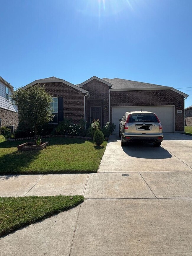 Building Photo - ? Beautiful 4-Bedroom Single-Story in Fort Worth