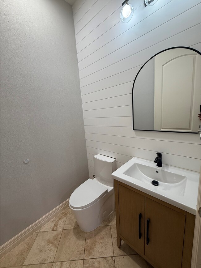 Building Photo - 4215 Lillian St