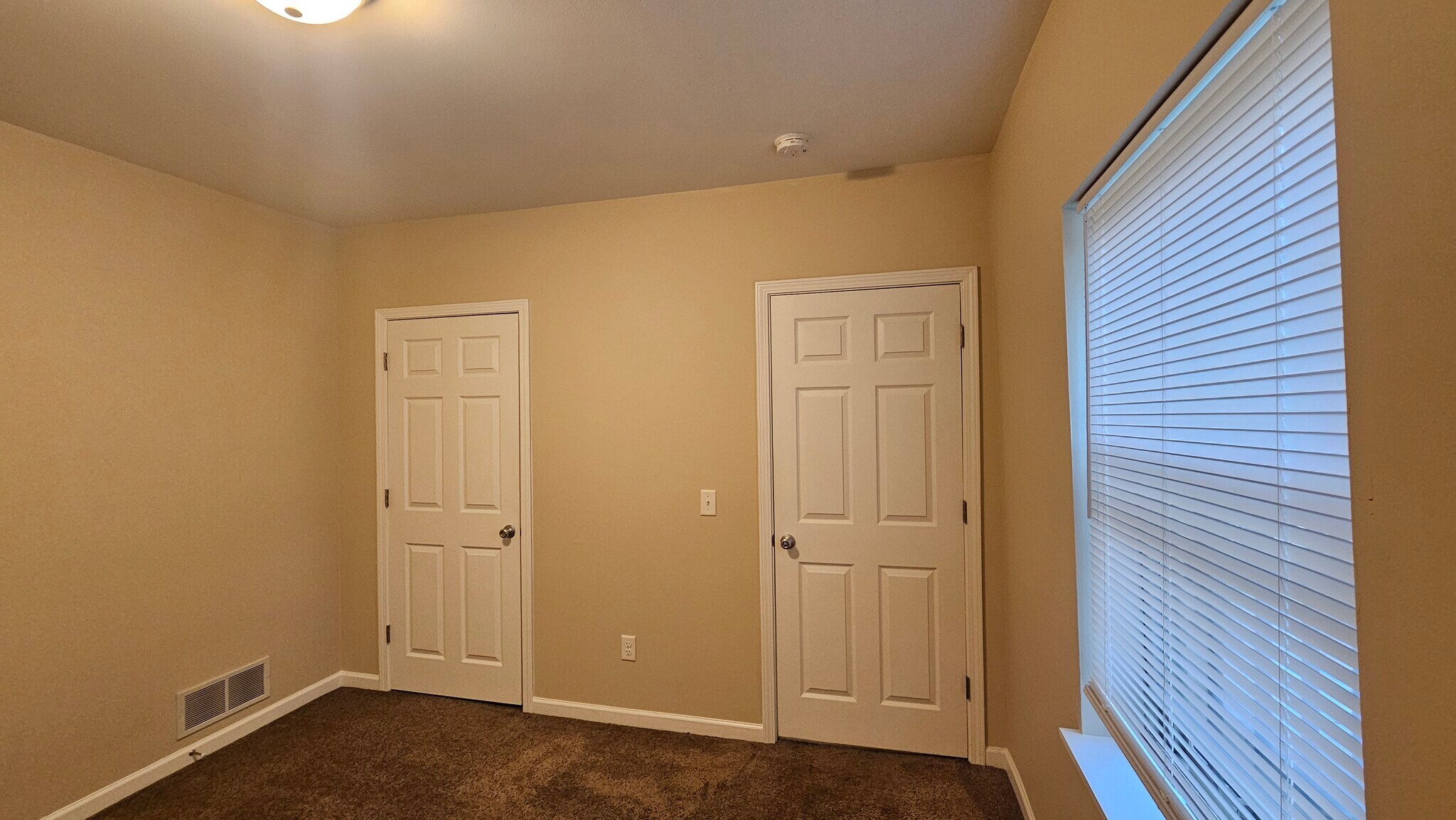 Building Photo - 11 S Summit St