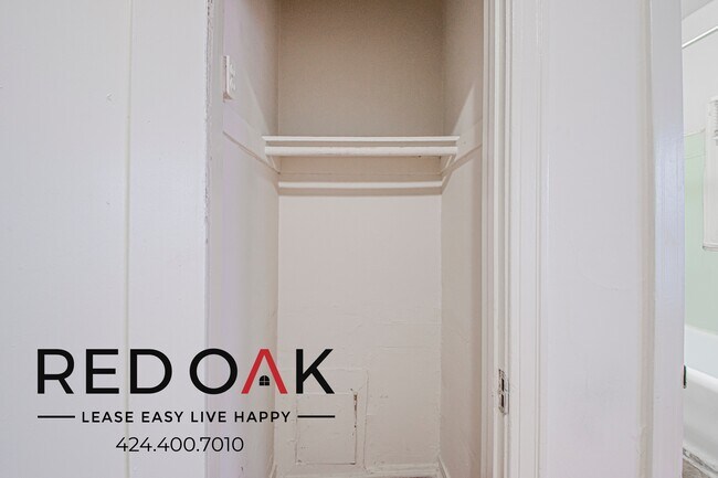 Building Photo - 246 S Kenmore Ave