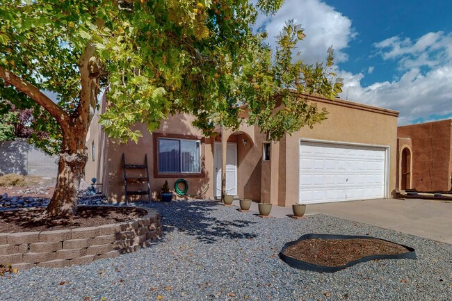 Building Photo - UNSER/LADERA 2 Bedroom  2 Bath  2 car gara...