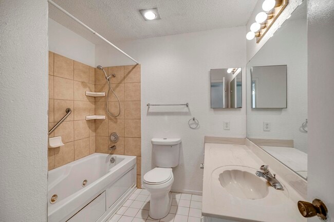 Building Photo - 8421 Echo Creek Ln