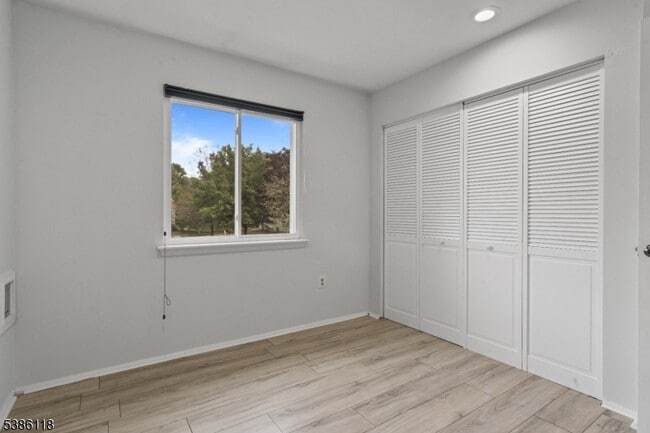 Building Photo - 37 Eton Way