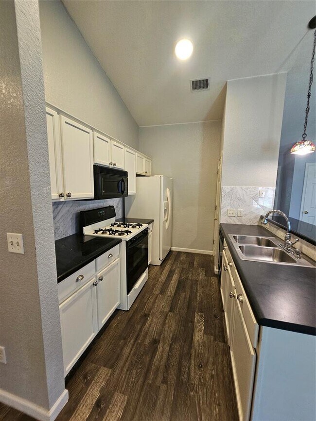 Building Photo - 174 Prairie Springs Loop