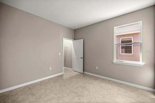 Building Photo - 5828 SW 76th Ct