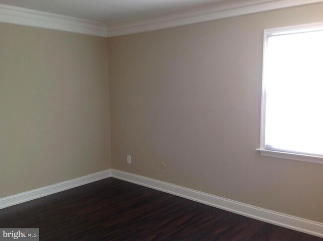 Building Photo - 298 Birch Dr