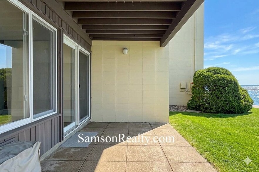 Building Photo - 400 Narragansett Pkwy