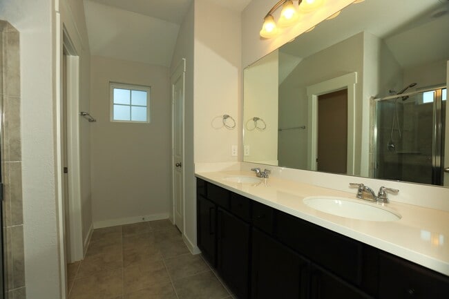 Building Photo - 233 Laura Leigh Ln