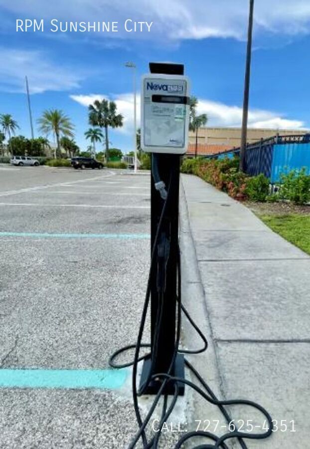 Building Photo - 7700 Boca Ciega Dr