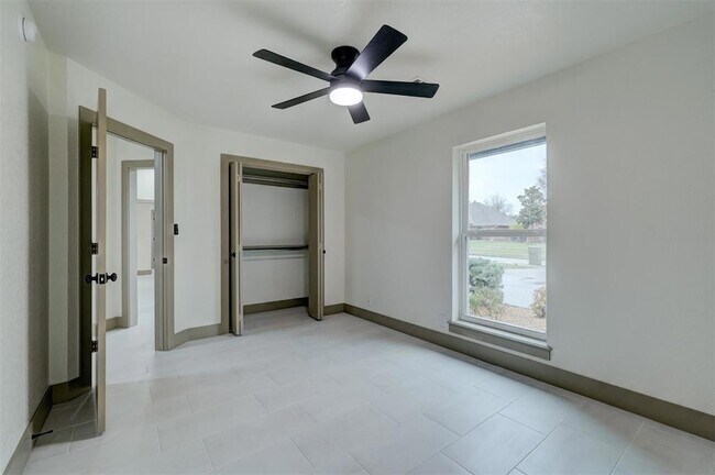 Building Photo - 3616 Burlington Dr