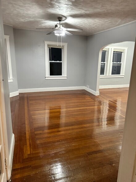 Building Photo - 16 Sabra St