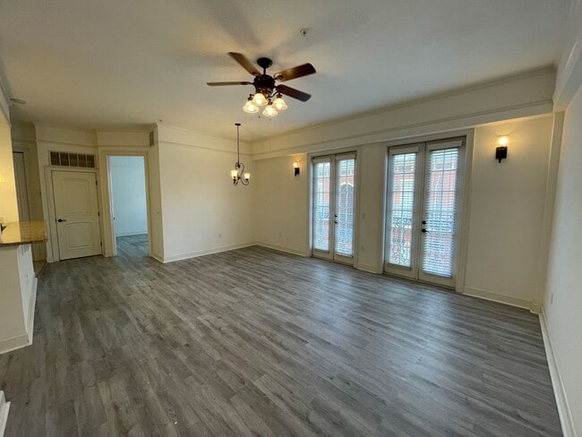 Building Photo - Jackson Square - Top Floor 2 Bedroom, 2 Ba...
