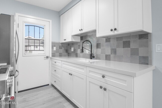 Building Photo - 2556 Spinnaker Ave