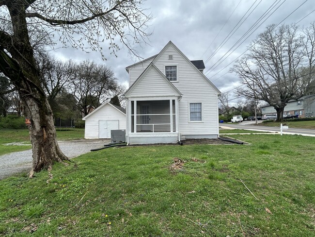 Building Photo - 170 20th St NE