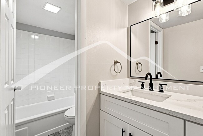 Building Photo - 3141 S Tamarac Dr