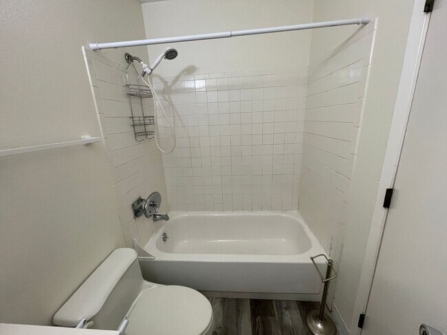 Building Photo - Charming 2-Bed, 2-Bath Condo in Prime Location Near Cherry Creek