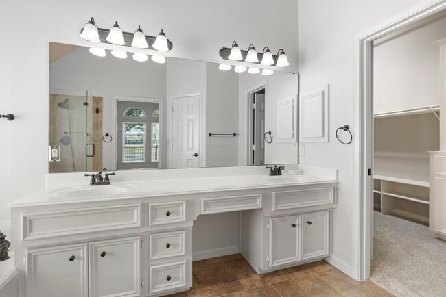 Building Photo - 2602 White Falls Dr