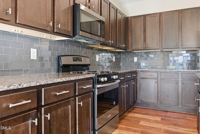 Building Photo - 759 Putney Hl Rd