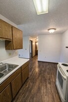 Building Photo - 551 Lakeview Rd