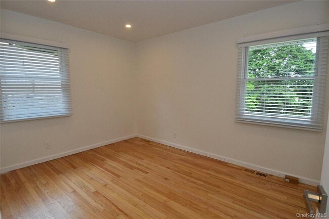Building Photo - 33 Terrace Pl