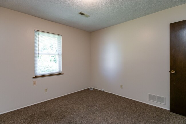 Building Photo - Blending Relaxation & Sophistication Creat...