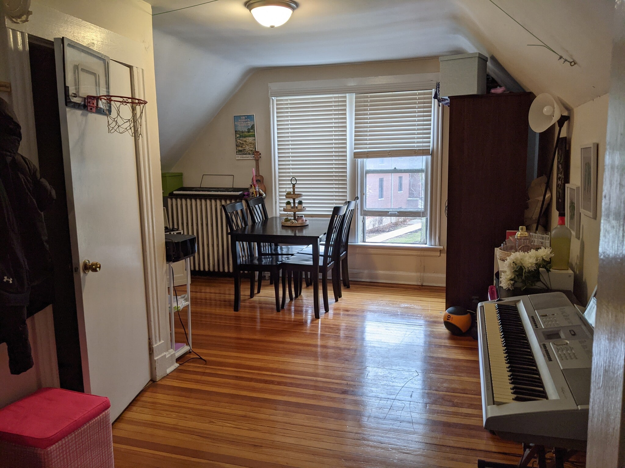 Building Photo - 1121 Leonard Pl