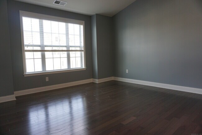 Building Photo - 56 Moorland Dr