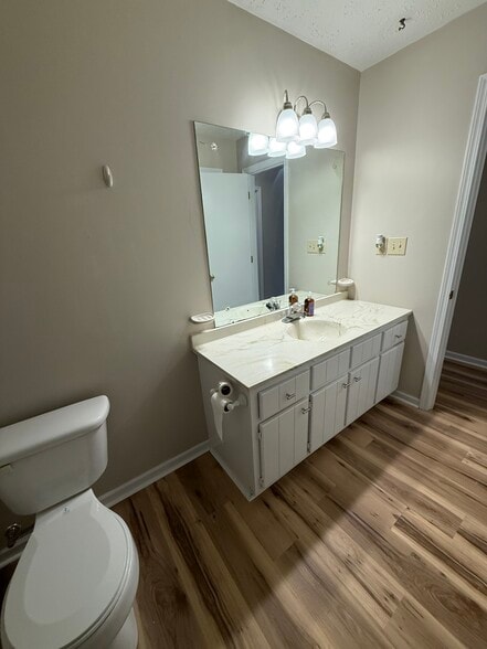 Building Photo - 719 Main St