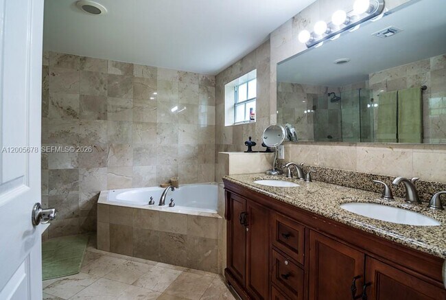 Building Photo - 1237 Aduana Ave