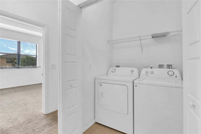 Building Photo - 673 NE 191st St