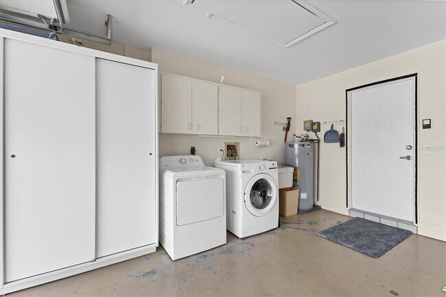 Building Photo - 3946 Wilshire Cir E