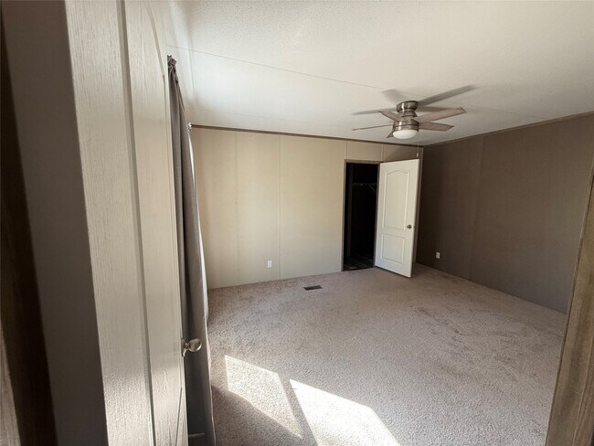 Building Photo - 37019 Gossamer Ln